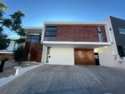 casa en cumbres de lago juriquilla