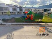 CASA EN CUMBRES opciones frente a parque