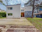 Casa de 4 dormitorios en venta a metros de la playa en Caril