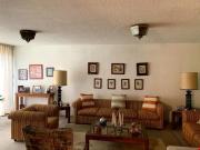 CASA EN DOS NIVELES A UNOS METROS DE LA SUPER VÍA PONIENTE