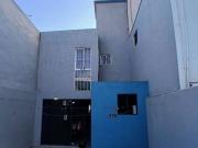CASA EN DOS NIVELES EN VENTA