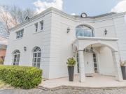 Casa en dosplantasexcelente barrio