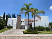 Casa en El Campanario con 5 recámaras!, una en PB,...