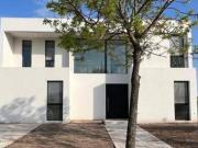 Casa en El Canton Golf al agua de 6 ambientes con pileta