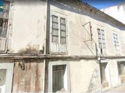 Casa en el centro de Carballo a cincuenta metros de la...