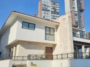 Casa en el club de golf en cerrada con seguridad