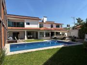 Casa En El Corazón De Cuautla, Con Jardín Y Alberca Privada
