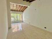 Casa en el sector de Conquistadores con local de 38 m²