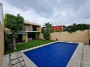 Casa en en venta con alberca en Fraccionamiento con...