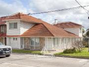 Casa en esq. 4 amb + dependencias y 2 cocheras....