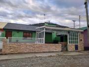 CASA EN ESQUEL 3 DORMITORIOS Y PATIO