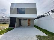 Casa en esquina Alva