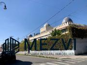 CASA EN ESQUINA CABECERA DE MANZANA, EN EL CENTRO...