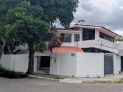 Casa en esquina con 3 recámaras en Lomas Vistahermosa,...