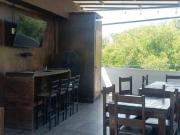 Casa en esquina con alberca frente al Parque La Silla