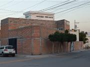 Casa en esquina con amplio terreno en Venta,...