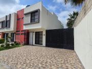 Casa en esquina con excedente dentro de coto Vista Sur