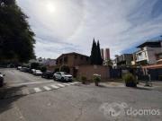 Casa en esquina con excelente ubicación