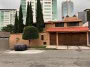 Casa en esquina con excelente ubicación