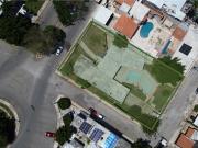 Casa en esquina con frente a 3 calles, junto a glorieta...