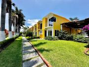 Casa en esquina con jardin privado con 3 habitaciones y...