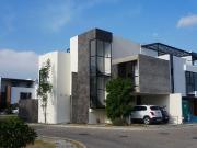 Casa en esquina con jardin y roof garden Lomas de...