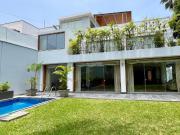 Casa en Esquina con Piscina y Jardín