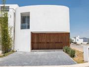 Casa en esquina con recamara en pb en Bio Grand Juriquilla