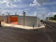 Casa en esquina con terreno excedente en Ciudad Caucel