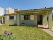 Casa en esquina con vista a las sierras – Huerta Grande
