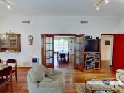 Casa en Esquina de 3 Dormitorios 210 m2 Cub Lote de 311...