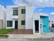 Casa en esquina, de 3 recámaras, con NEGOCIO FUNCIONANDO