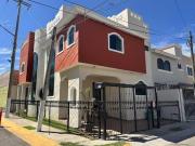 Casa en esquina dentro de coto, Zona Valdepeñas