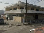 Casa en esquina en avenida principal ideal para oficina...