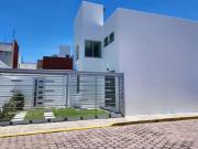 Casa en esquina en fraccionamiento cerrado