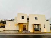 CASA EN ESQUINA EN PUNTA ESMERALDA, CORREGIDORA, QRO