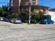 Casa en esquina en venta, cerca de Poliforum