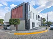 Casa en Esquina en Venta en Lomas de Angelopolis 2,...