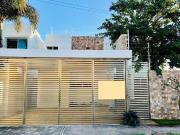 CASA EN ESQUINA EN VENTA EN TEMOZÓN NORTE, MERIDA