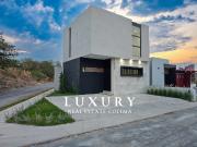 Casa en esquina en venta en Villa de Álvarez, Colima