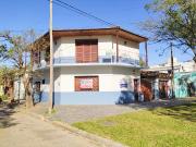 Casa en esquina entre Av. Lastra y Santa Fe Casa en esquina entre Av. Lastra y Santa Fe