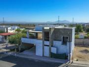 Casa en esquina frente a parque en Ventura Residencial,...