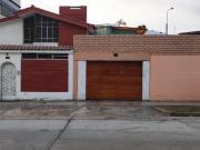 Casa en esquina ideal para constructoras e...