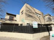 Casa en esquina sobre lote propio, 5 ambientes con...