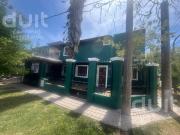 Casa en excelente estado con pileta en Santa Isabel APTA...