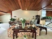 Casa en excelente ubicación, calle tranquila y con vista...