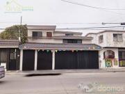 Casa en Excelente ubicación en Calle principal de...