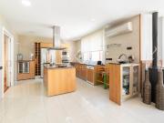 Casa en excelentes condiciones de 4 dormitorios en...