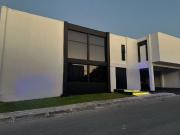 Casa en exclusiva privada