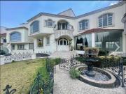 Casa en exclusiva privada dentro de lomas Country Club